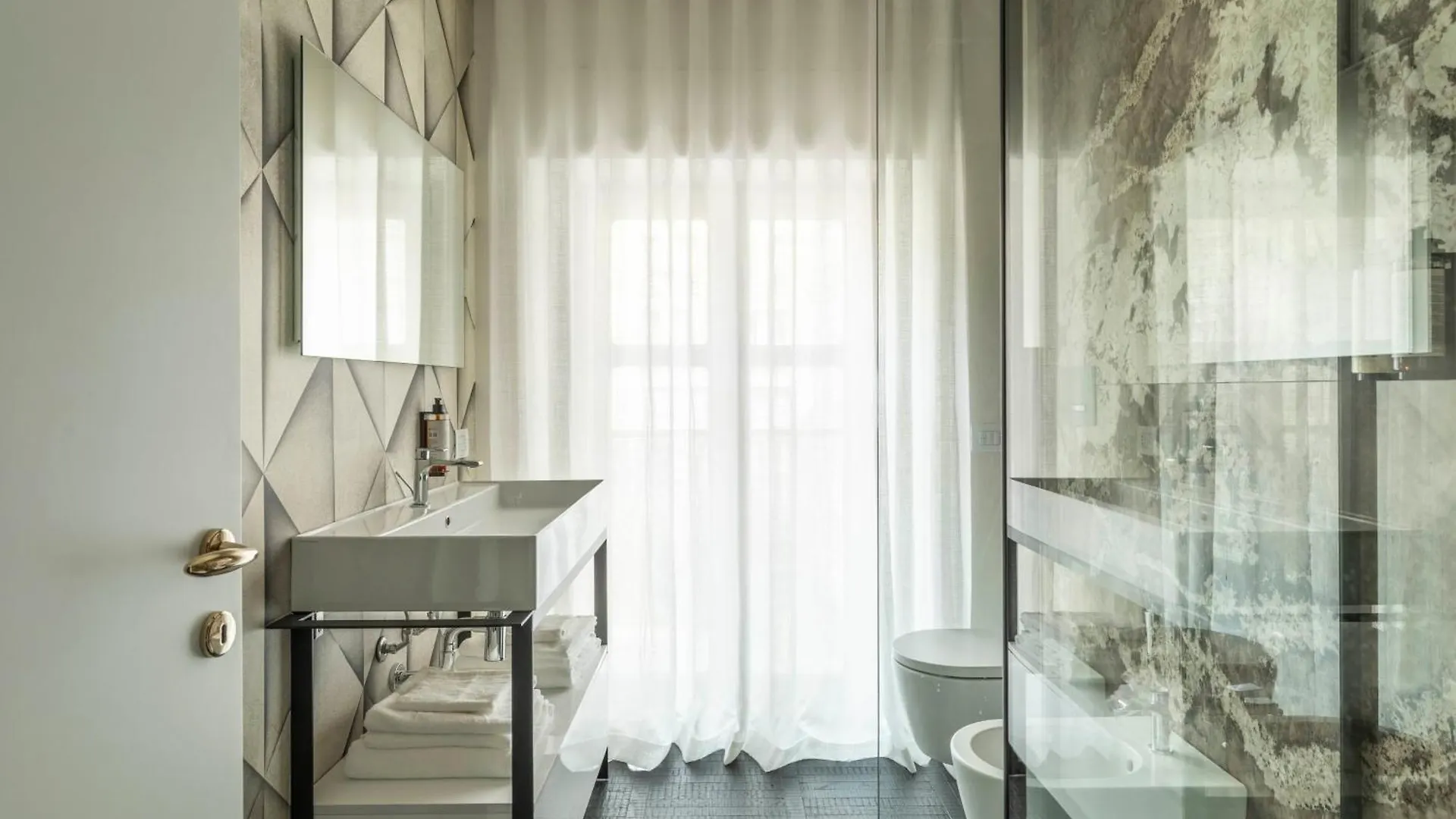 10 Manzoni Aparthotel Crémone