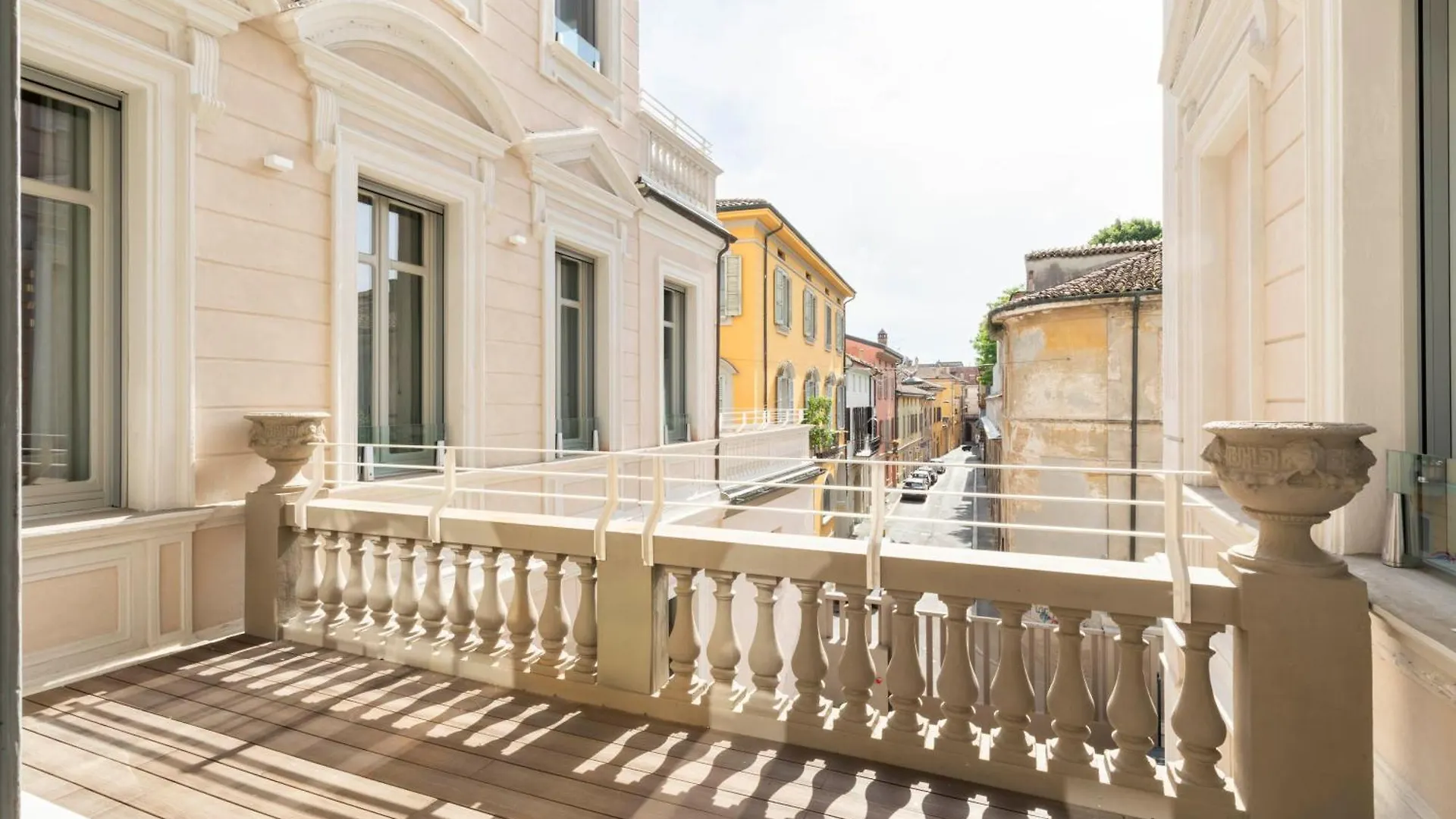 10 Manzoni Aparthotel Crémone
