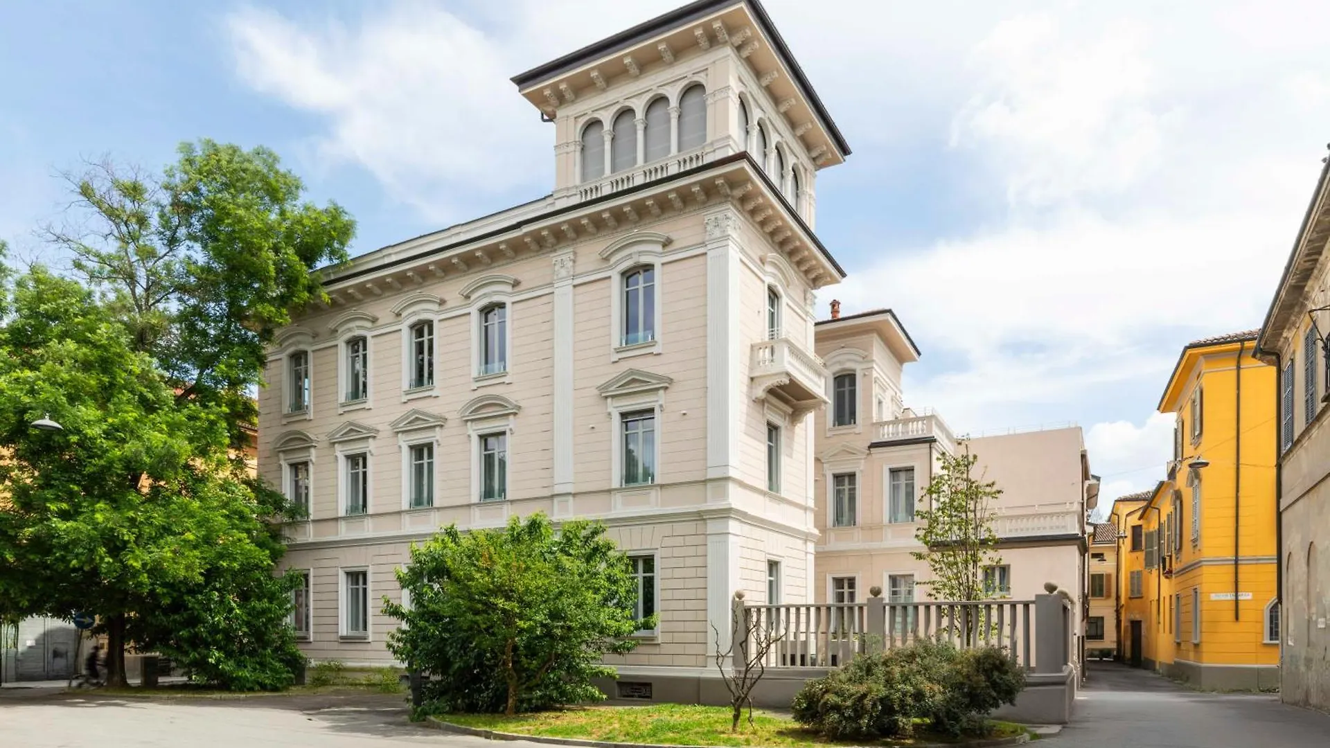 10 Manzoni Aparthotel Crémone