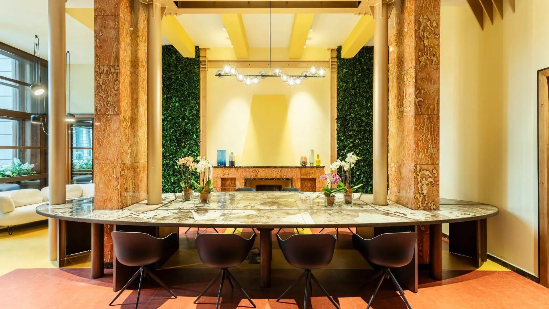 10 Manzoni Aparthotel Crémone