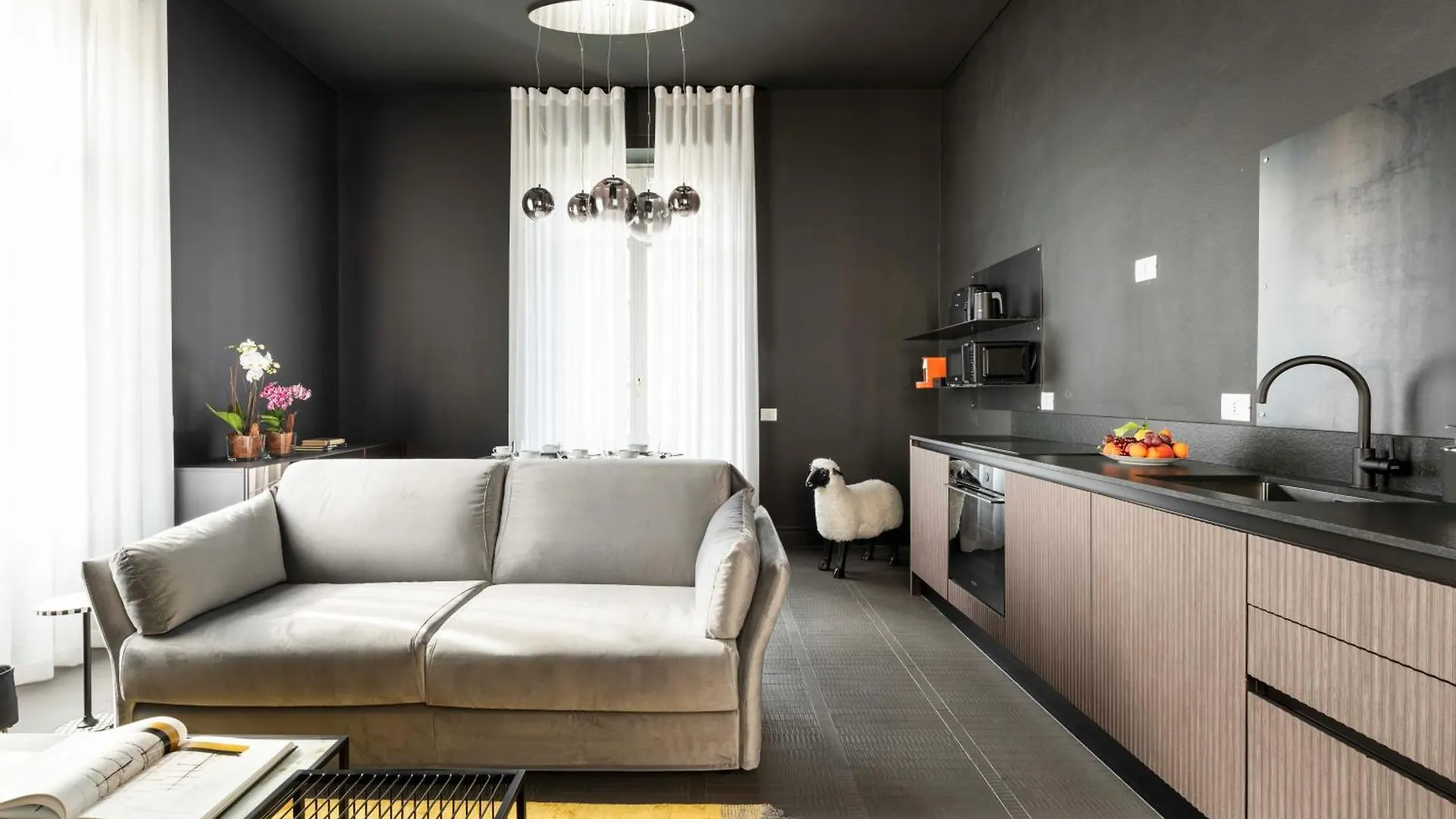 10 Manzoni Aparthotel Cremona Italien