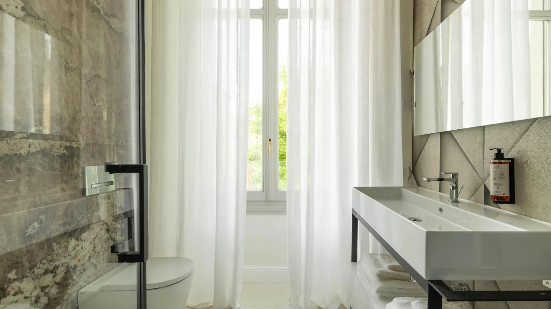 10 Manzoni Aparthotel Cremona